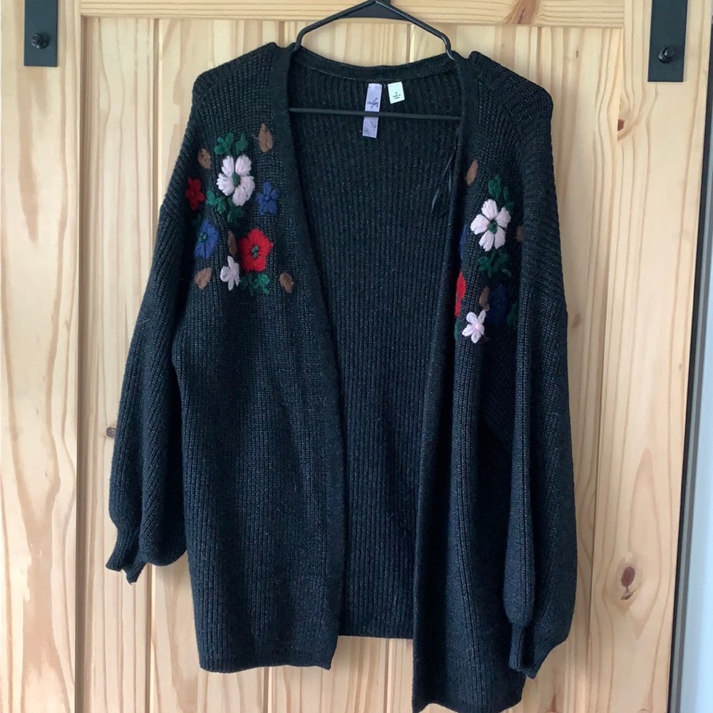 Cardigan with embroidered flowers! Size small
